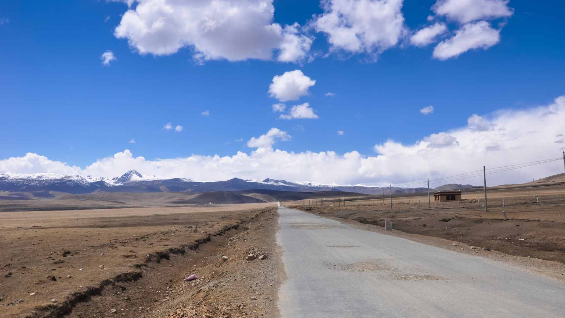 Roads can cross border zones