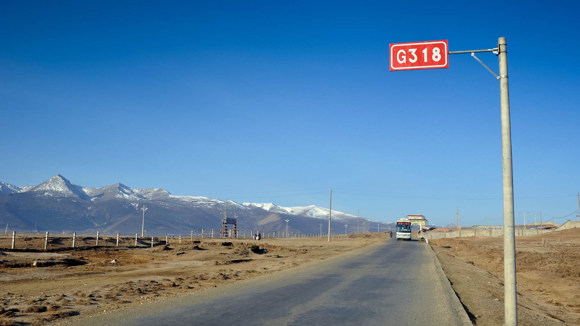 Road G318 between Lhasa and Chengdu