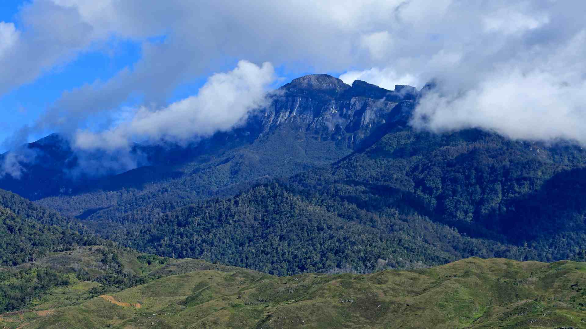 Into the high mountains in the New Guinea's interior